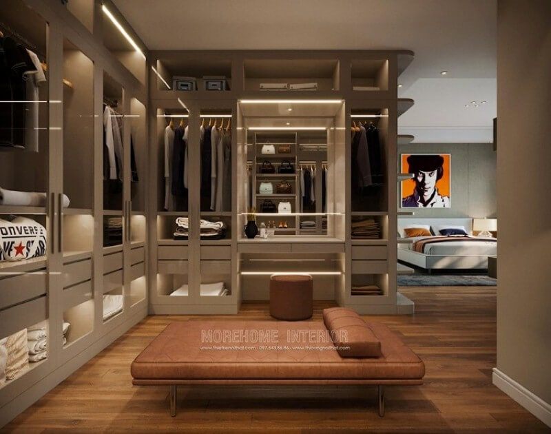 Trang trí nội thất phòng ngủ vợ chồng ấn tượng với tủ quần áo lớn nhiều hộc tủ.